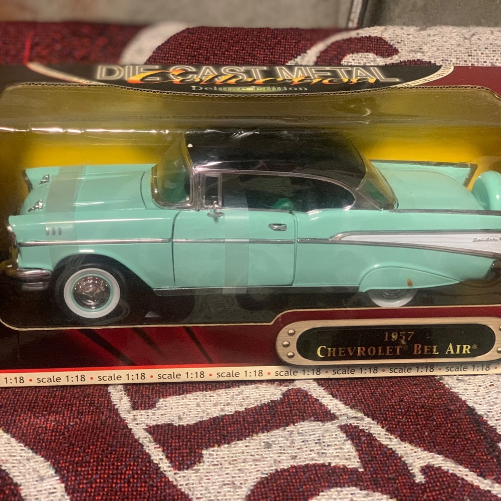 Diecast Metal 1957 Chevrolet Bel Air Model - Teal and White
